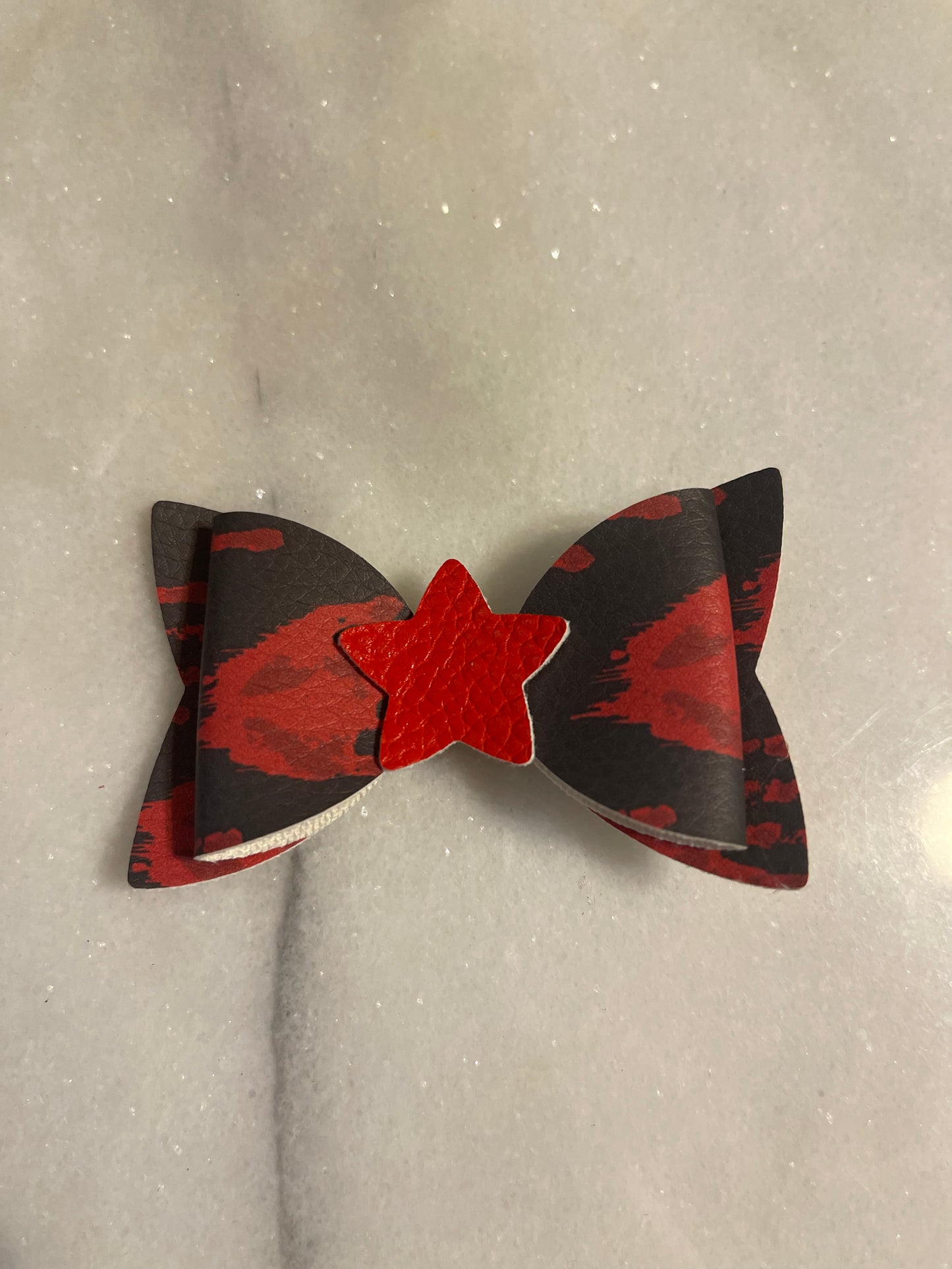 Splash red/black bow