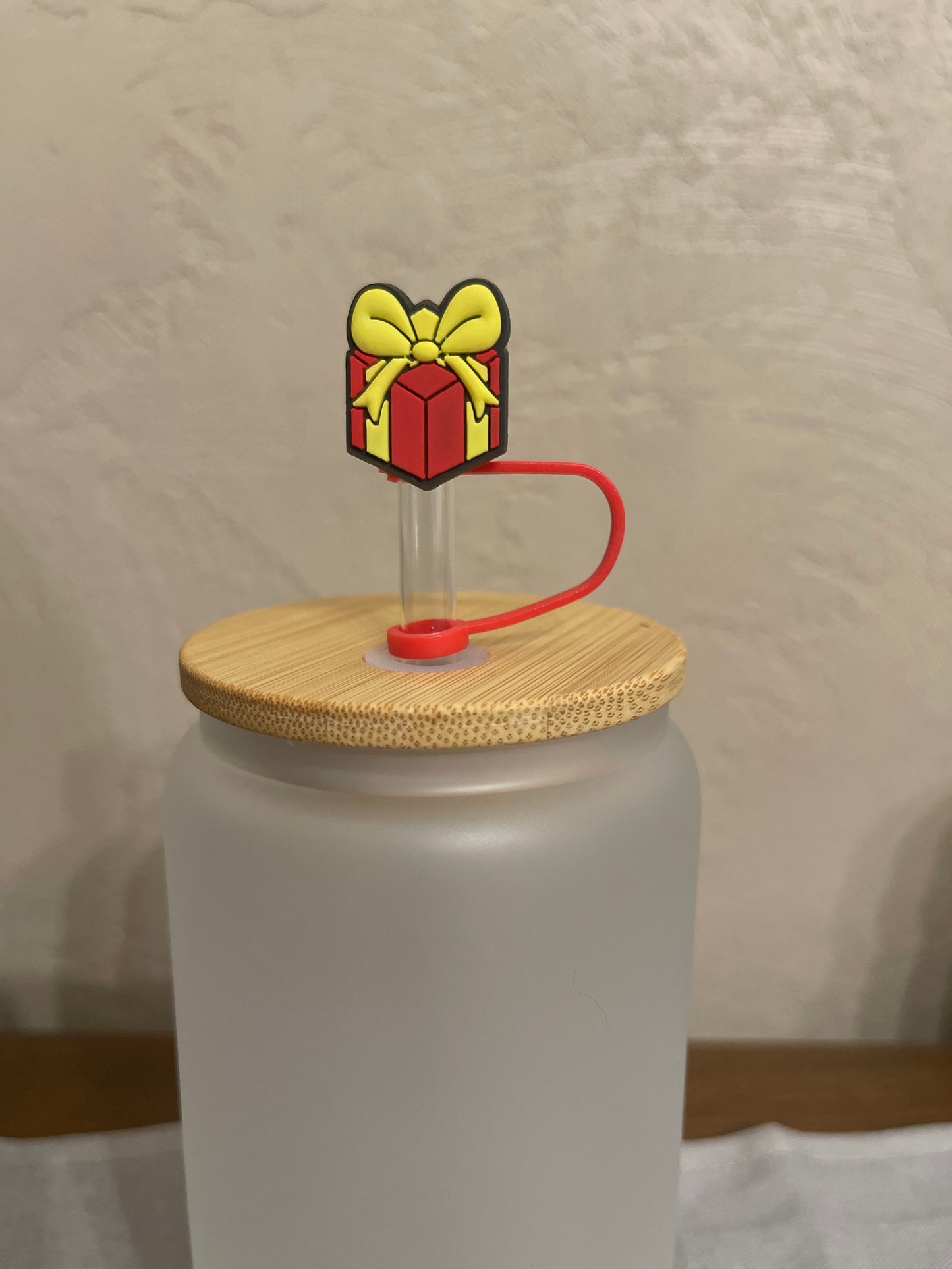 Present Straw Topper